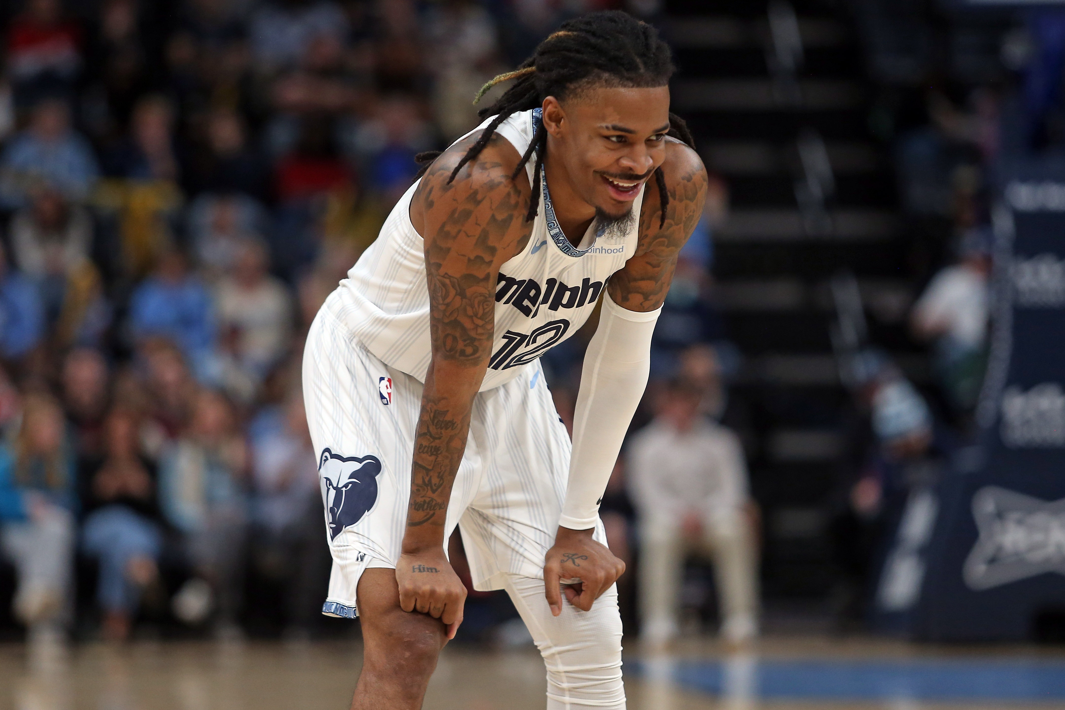 五星体育官网-美记:太阳近几周在探索引进控卫的可能 候选为莫兰特&三球&吹杨