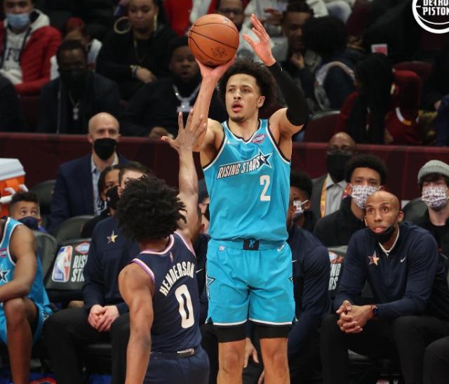 五星体育-巴里队获得新秀挑战赛冠军 坎宁安斩获全场MVP