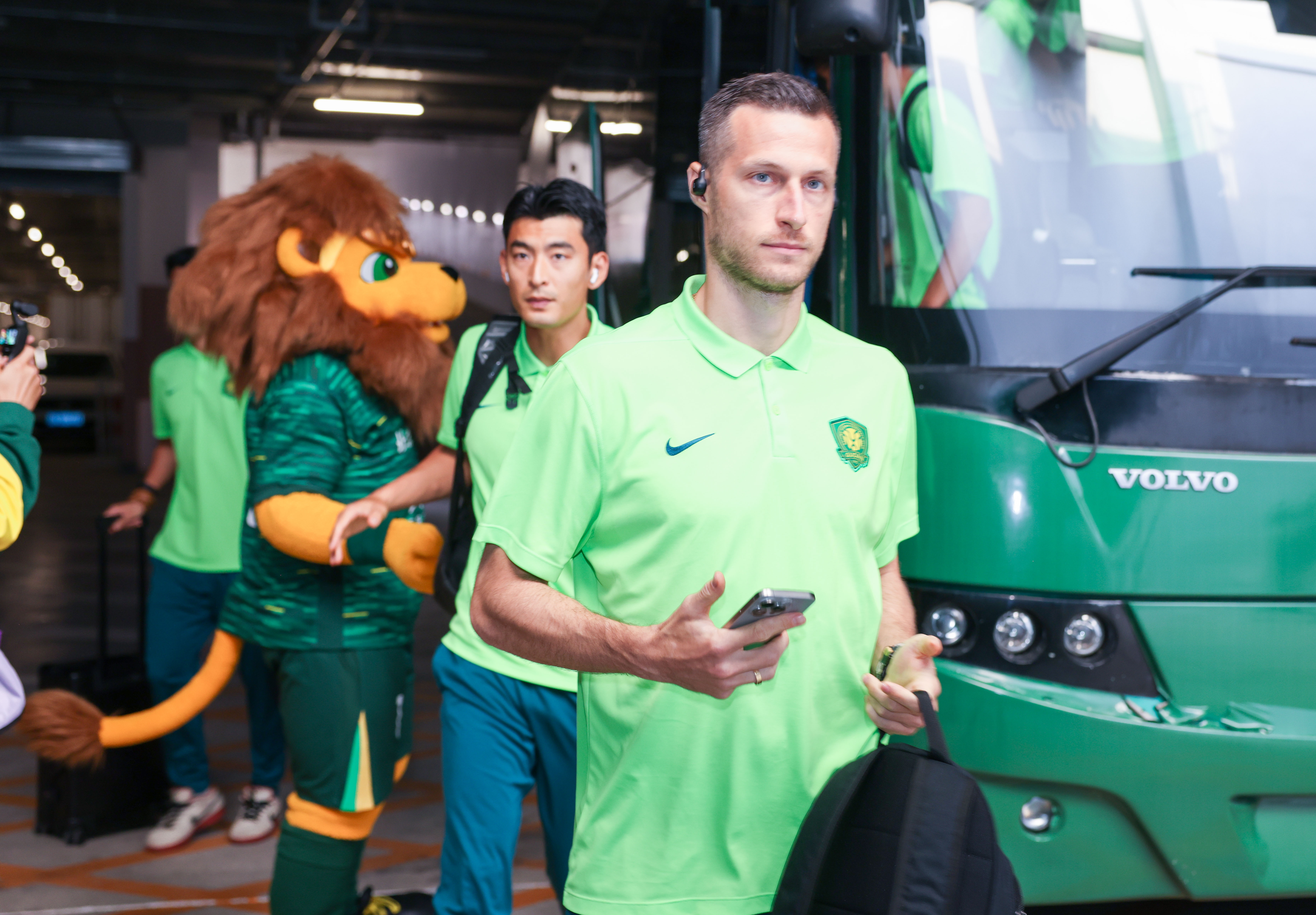 五星体育直播-苗原：国安约了外援的经纪人谈解约，经纪人全程不说话