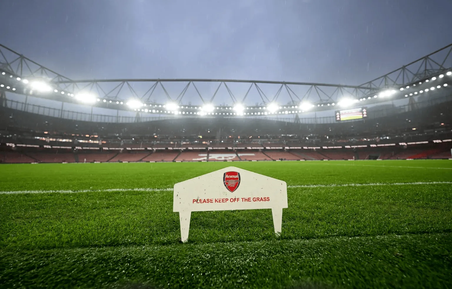 五星体育官网-跟队：阿森纳赛程太密集导致酋长草坪受损严重，或无缘评奖